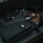 Kan jeg bruge min græstrimmer i regnvejr?